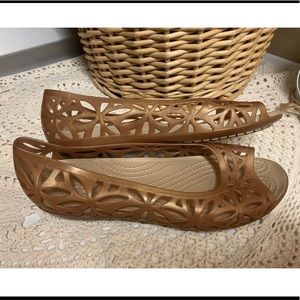 CROCS Adrian size 9 peep toe ballet flats comfort shoes sandals cut outs